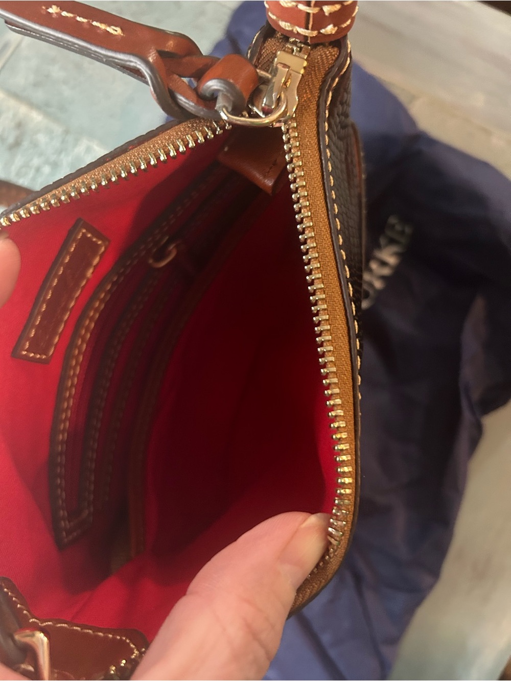 Dooney & Bourke Brown Lizard-Embossed Crossbody with Tan Trim - Picture 4 of 9